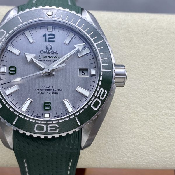 VS Factory Omega Seamaster Planet Ocean 600M 43.5mm Grey Dial Green Ceramic Bezel Green Rubber Strap (215.32.44.21.06.001) 1:1 Super Clone - DD8900 Movement