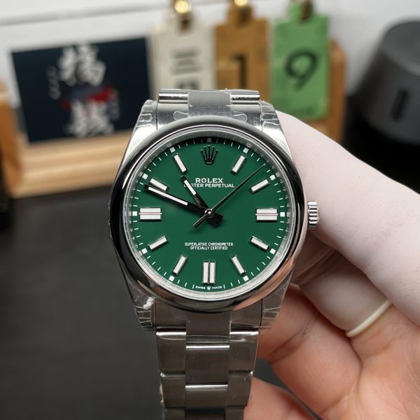 VS Factory Rolex Oyster Perpetual 41mm "Rolex Green" Lacquer Dial Smooth Bezel Oyster Bracelet (124300) 1:1 Super Clone - DD3230 Movement