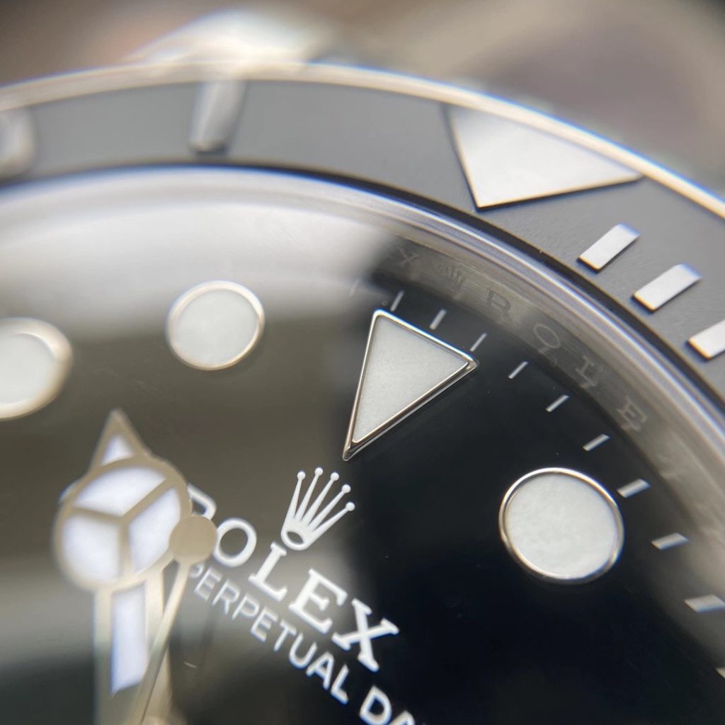 Inner rehaut ROLEX engraving alignment with the 12 o'clock triangle