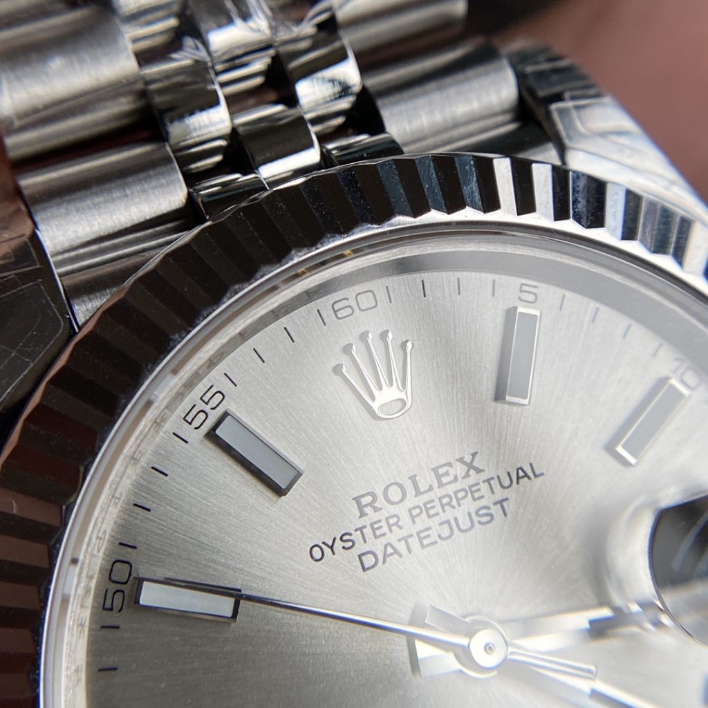 Close-up of the winding crown and fluted bezel reflections