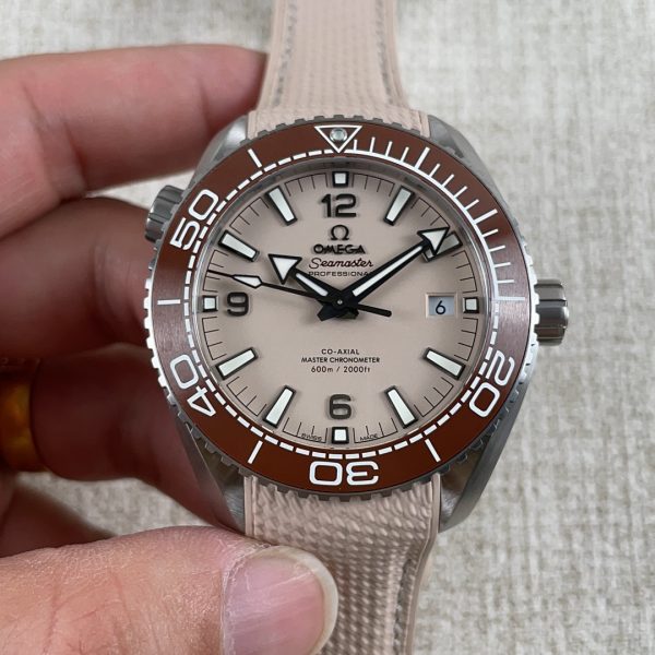 VS Factory Omega Seamaster Planet Ocean 600M 43.5mm Beige Dial Brown Bezel (215.32.44.21.09.001) 1:1 Super Clone - DD8900 Movement