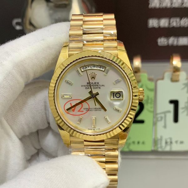 VS Factory Rolex Day-Date 40 Yellow Gold White Baguette Diamond Dial (228238) V2 1:1 Super Clone - DD3255 Movement
