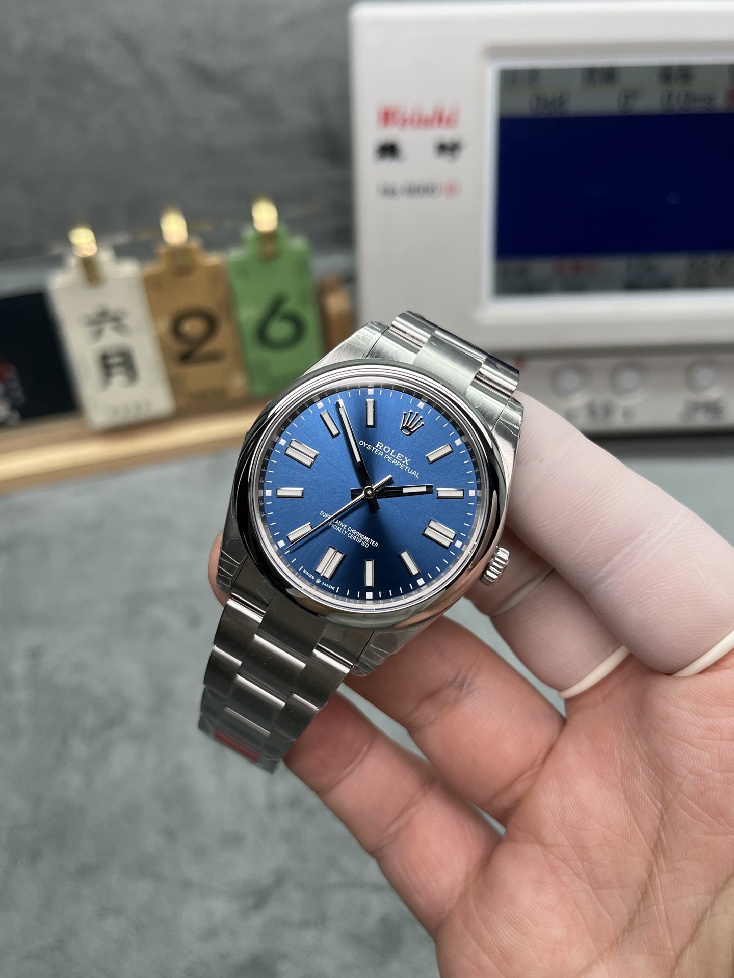 VS Factory Rolex Oyster Perpetual 41mm Bright Blue Dial (124300) 1